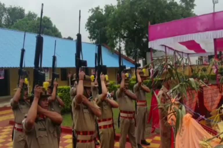 Weapons are being worshiped on Mahanavami in ranchi