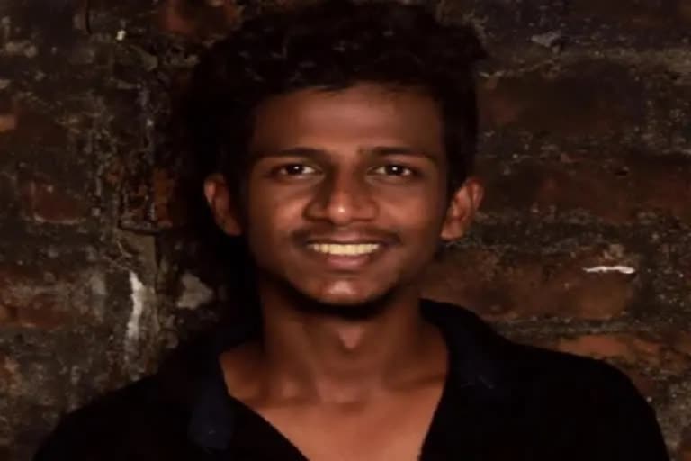 A Youth suicided on Loan app tortures  Youth suicided on Loan app tortures tamilnadu  tamilnadu Loan app case  ലോൺ ആപ്പുകൾ  ലോൺ  യുവാവ് ആത്മഹത്യ ചെയ്‌തു  കടക്കെണി  വായ്‌പ  യുവാവ് തമിഴ്‌നാട്ടിൽ ആത്മഹത്യ ചെയ്‌തു  ലോൺ ആപ്പ് ചതി  ദേശീയ വാർത്തകൾ  മലയാളം വാർത്തകൾ  malayalam news  tamilnadu news  crime news  Loan app tortures  Loan apps