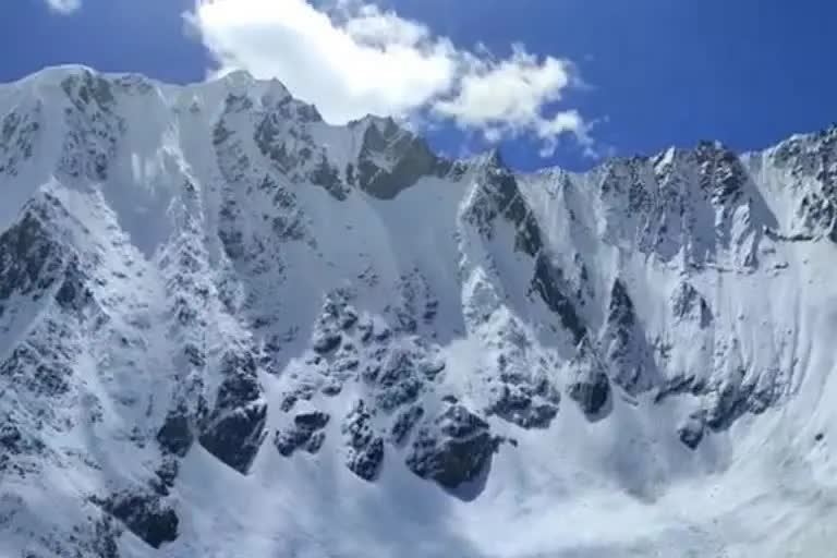 ഉത്തരാഖണ്ഡ്  പിത്തോരാഗഡ്  heavy snowfall  Uttarakhand  heavy snowfall at Uttarakhand  ഉത്തരാഖണ്ഡിൽ കനത്ത മഞ്ഞ്‌വീഴ്‌ച  ധർമ താഴ്‌വര  മഞ്ഞുവീഴ്‌ച