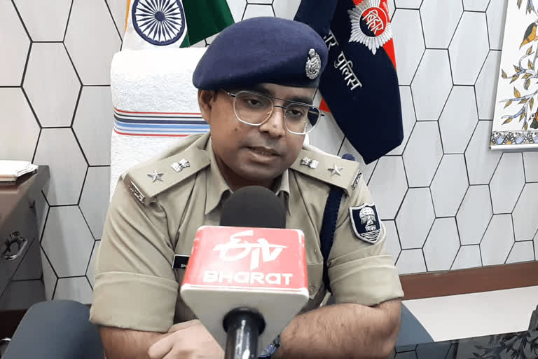 जमुई में चार पुलिसकर्मी सस्पेंड