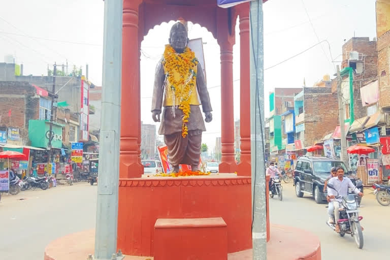 bhind lal bahadur shastri statue