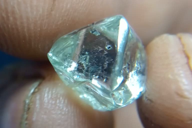 Noida man got gems quality diamond in Madhya Pradesh Panna