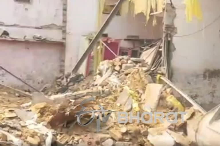 2 dies as house collapses due to cylinder explosion in Ghaziabad