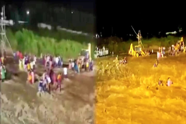 WB : 8 killed in flash flood in Jalpaiguri during Durga idol immersion