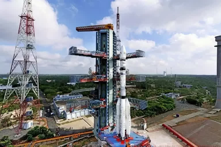 ISRO getting ready its GSLV rocket for OneWeb satellite launch