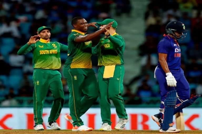 South Africa beat India by 9 runs in first ODI