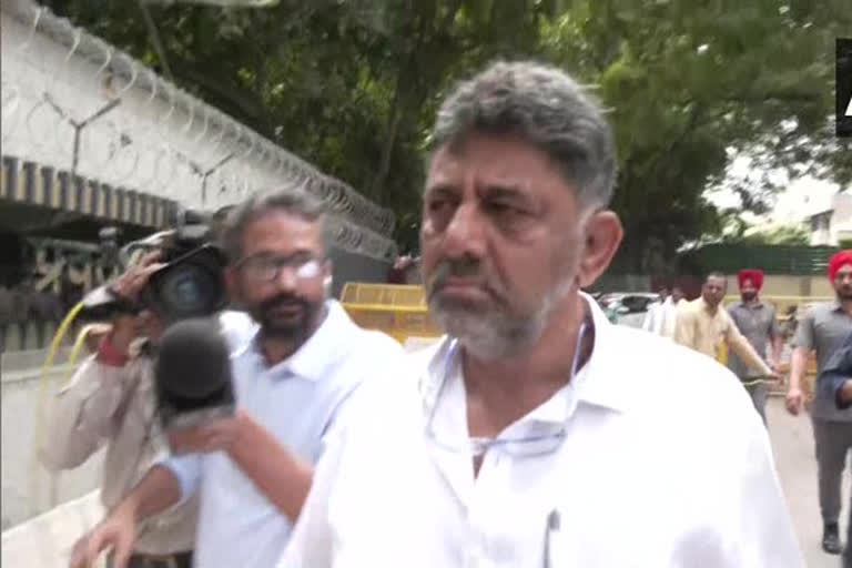 DK Shivakumar reaches the ED office in Delhi