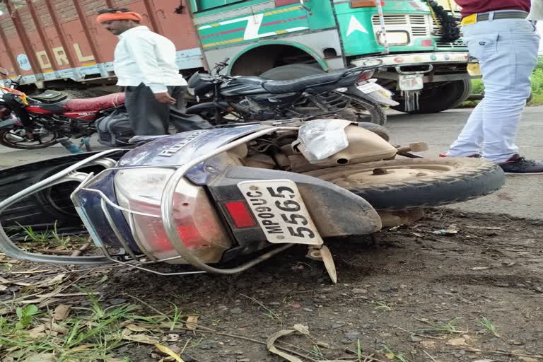 Narmadapuram horrific road accident