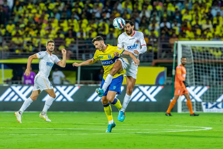 ISL 2022  ഇന്ത്യൻ സൂപ്പർ ലീഗ്  INDIAN SUPER LEAGUE  കേരള ബ്ലാസ്റ്റേഴ്‌സ്  കേരള ബ്ലാസ്റ്റേഴ്‌സ് ഈസ്റ്റ് ബംഗാൾ പോരാട്ടം  ISL KERALA BLASTERS  KERALA BLASTERS VS EAST BENGAL  ഗോൾ പിറക്കാതെ ആദ്യ പകുതി  KERALA BLASTERS VS EAST BENGAL FIRST HALF