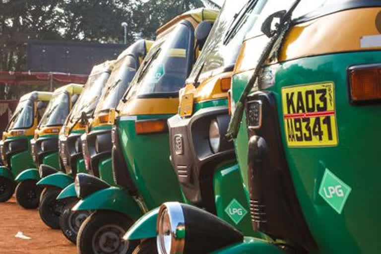 Karnataka asks app based cab aggregators to stop auto services  Cab service ban in Bengaluru  Ride hailing service stops Bengaluru  cab aggregator apps stop services  Karnataka govt bans Cab service  karnataka govt notice on auto rickshaw prices  Ola  Uber  Rapido  അമിത ചാര്‍ജ് ഈടാക്കുന്നു എന്ന് പരാതി  ഓല  ഊബര്‍  റാപിഡോ  കര്‍ണാടക ഗതാഗത വകുപ്പ്  ആപ്പ് അധിഷ്‌ഠിത സേവന ദാതാക്കള്‍  ARDU  ബെംഗളൂരു ഓട്ടോറിക്ഷ ഡ്രൈവേഴ്‌സ് യൂണിയൻ