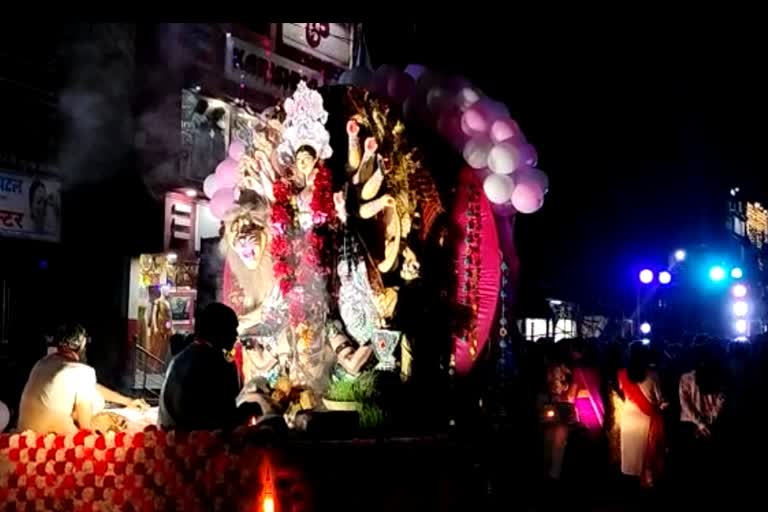 Devotees bid farewell to Maa Durga in korba