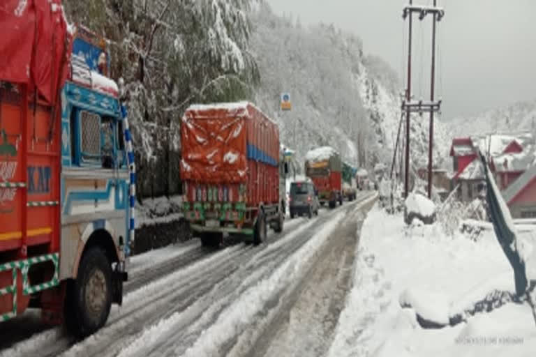 Shooting stones disrupt traffic on Jammu-Srinagar highway