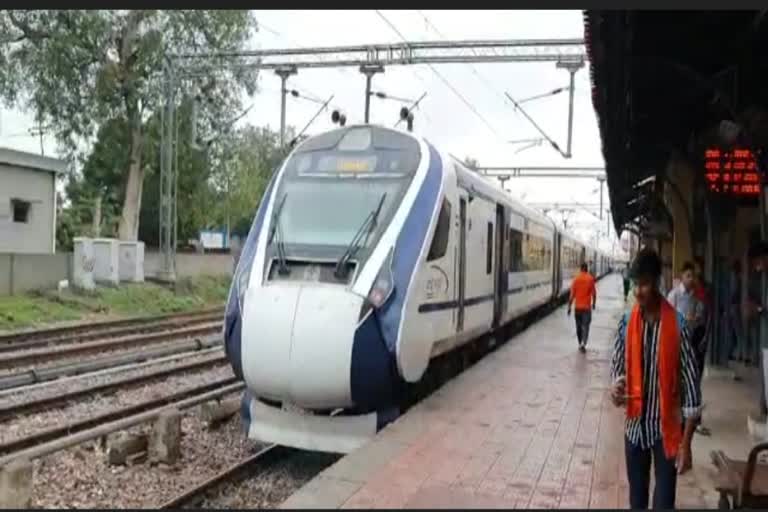 વંદે ભારત ટ્રેનની ઇમરજન્સી બ્રેક જામ, દિલ્હી-બનારસ રૂટ 3 થી 4 કલાક ખોરવાયો