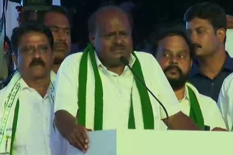 hd-kumarswamy-spoke-at-the-janata-mitra-program