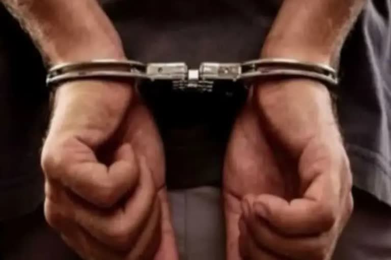 ہندواڑہ میں بلیک میلنگ اور بھتہ خوری کے الزام میں دو صحافی گرفتار
