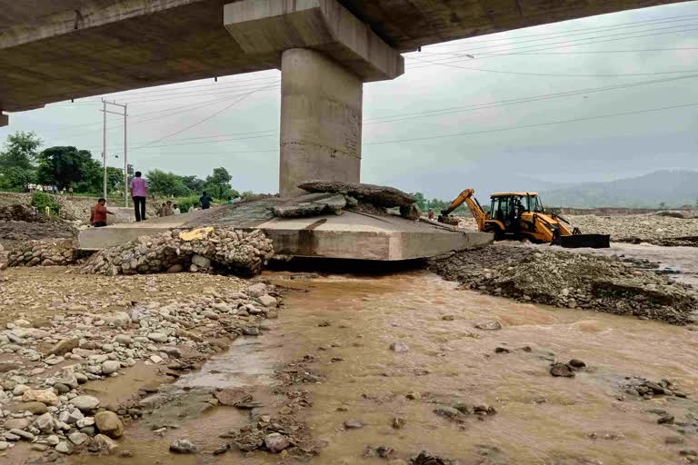 Movement disrupted due on Sukhrau bridge