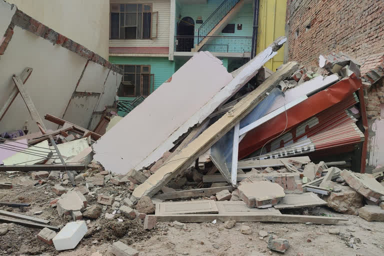 Two storey house collapsed in Bilaspur