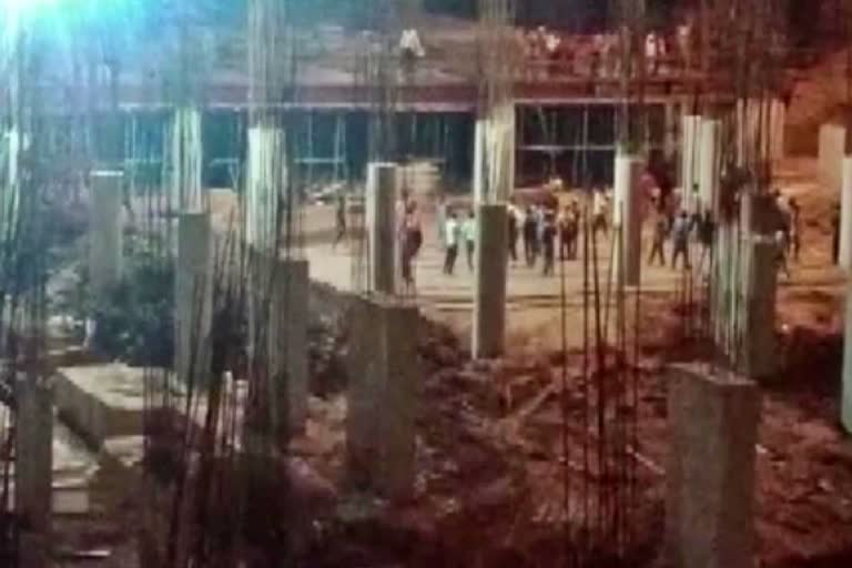 wall of under construction mall collapse