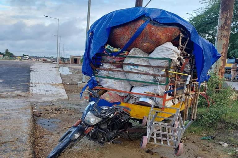 vehicle hit Madhya Pradesh family in Shamli