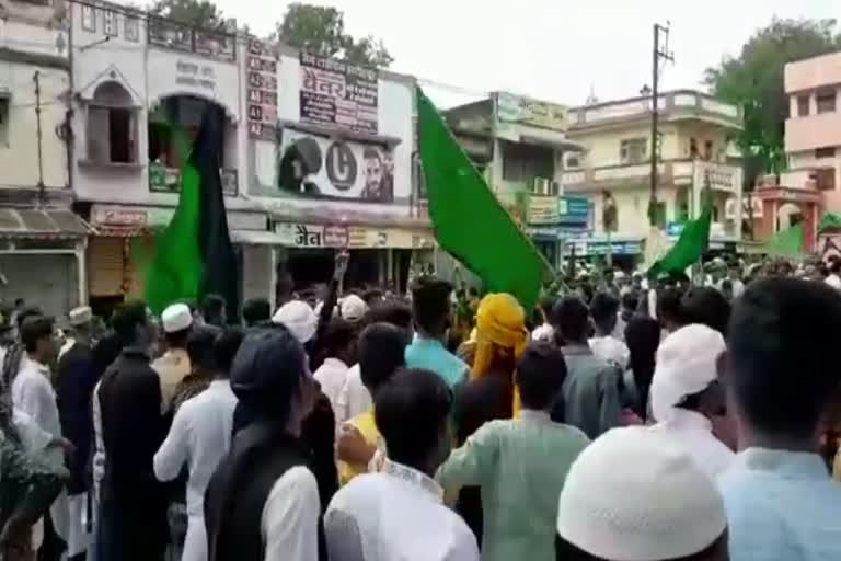 khandwa muslim men sir tan se juda slogans