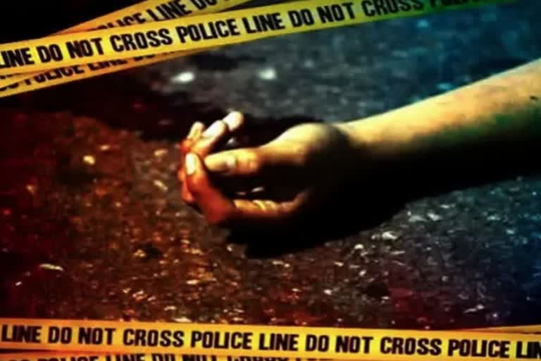 elderly man slits wife throat  minor quarrel  karnataka murder of wife by husband  elderly man slits wife throat in karnataka  latest murder news in karnataka  husband killed wife in karnataka  latest national news  latest news today  ചെറിയ വാക്കുതര്‍ക്കത്തെ തുടര്‍ന്ന്  ഭര്‍ത്താവ് ഭാര്യയെ കഴുത്തറുത്ത് കൊലപ്പെടുത്തി  കഴുത്തറുത്ത് കൊലപ്പെടുത്തി  കര്‍ണാടകയിലെ ദേവനഗിരിയില്‍  ദേവനഗിരി കൊലപാതകം  ഭര്‍ത്താവ് ഭാര്യയെ കൊലപ്പെടുത്തി  ഏറ്റവും പുതിയ ദേശീയ വാര്‍ത്ത  ഇന്നത്തെ പ്രധാന വാര്‍ത്ത