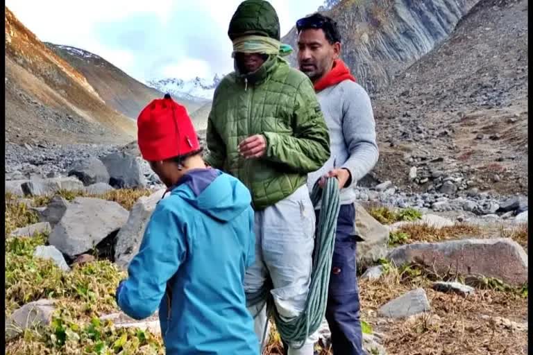 Two trekkers stuck at Bara Bhangal brought to Manali in Himachal