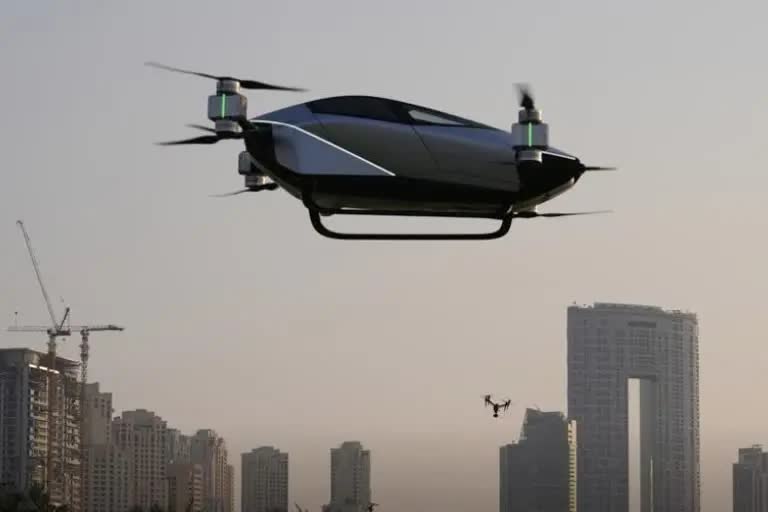 Chinese firm tests electric flying taxi in Dubai  ഇലക്‌ട്രിക് ഫ്ലൈയിങ് ടാക്‌സി  എക്‌സ്പെങ്ങ്  XPeng X2 flying taxi  ദുബായിൽ ഫ്ലൈയിങ് ടാക്‌സി പരീക്ഷണം  ഫ്ലൈയിങ് ടാക്‌സികൾ വരുന്നു  electric flying taxi in Dubai  flying taxi  പറക്കും കാർ  പറക്കും ടാക്‌സി