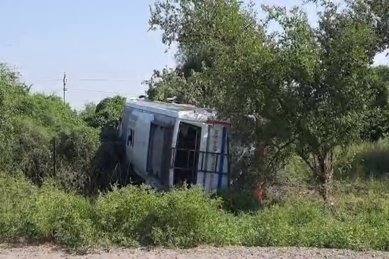 Bus hit Car