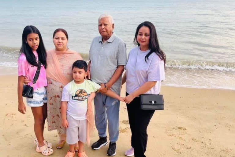 RJD Chief enjoy light moments at Singapore beach with his daughters