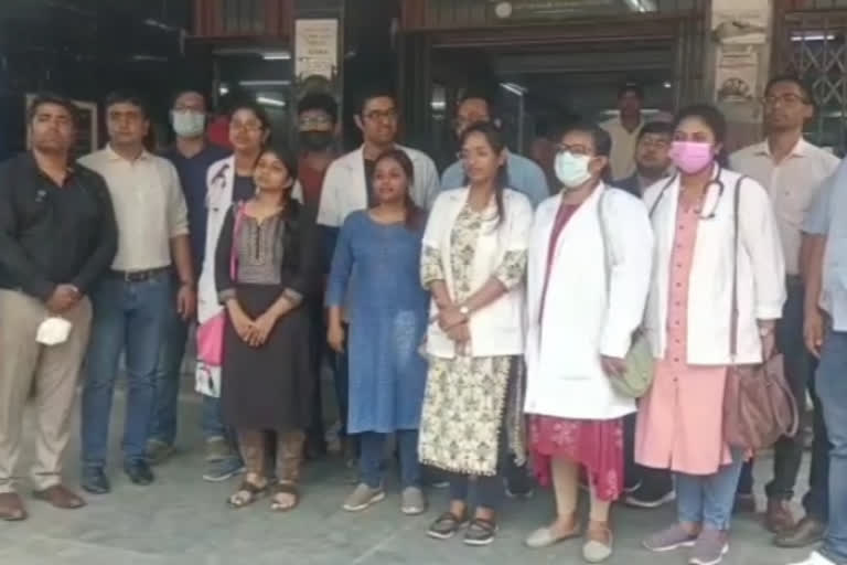 SNMMCH Dhanbad Senior Resident Doctors protest