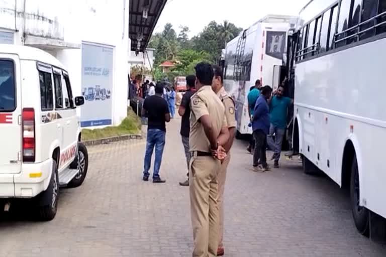 Vadakkencherry Bus accident  Vadakkencherry Bus accident Owner and Driver  Owner and Driver brings to collect evidences  service center  service center in order to collect evidences  വടക്കഞ്ചേരി  വടക്കഞ്ചേരി ബസ് അപകടം  ഉടമയേയും ഡ്രൈവറേയും  തെളിവെടുപ്പ് നടത്തി  പാലക്കാട്  കോട്ടയത്തെ സർവീസ് സെന്‍ററിലെത്തിച്ച്  കോട്ടയം  ബസ്