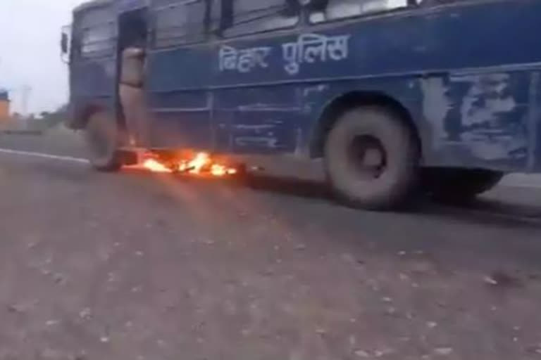 Bihar: One charred to death, two more killed as bike collides with police van in Chhapra, policemen remained spectator