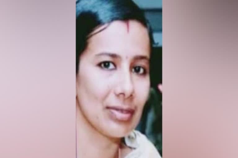 police filed a case against hospital  woman died during the surgery  woman died during the surgery  woman died surgery in kasargode  latest news in kasargode  latest news today  ശസ്ത്രക്രിയക്കിടെ യുവതി മരിച്ച സംഭവം  പരാതിയുമായി കുടുംബം  ആശുപത്രിക്കെതിരെ പൊലീസ് കേസെടുത്തു  കാഞ്ഞങ്ങാട്ട് താക്കോൽദ്വാര ശസ്‌ത്രക്രിയ  ചെറുവത്തൂർ സ്വദേശിനി നയനയുടെ മരണം  ശശിരേഖാ ആശുപത്രി  ശിരേഖ മൾട്ടി സ്പെഷ്യാലിറ്റി ആശുപത്രി  കാസർകോട് ശസ്‌ത്രക്രിയക്കിടെ യുവതി മരിച്ച സംഭവം  കാസർകോട് ഏറ്റവും പുതിയ വാര്‍ത്ത  ഇന്നത്തെ പ്രധാന വാര്‍ത്ത