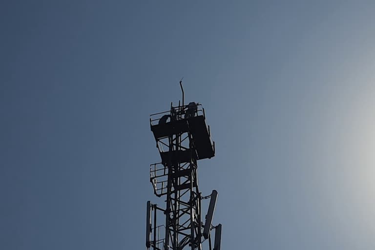 youth climbed on mobile tower in bhiwani