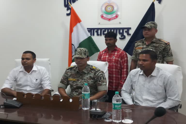 Naxals held at Narayanpur