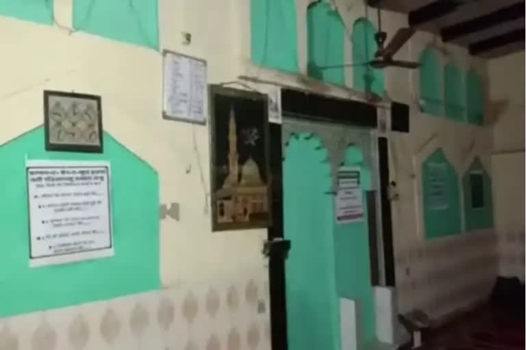 Mob attacks mosque in Gurugram