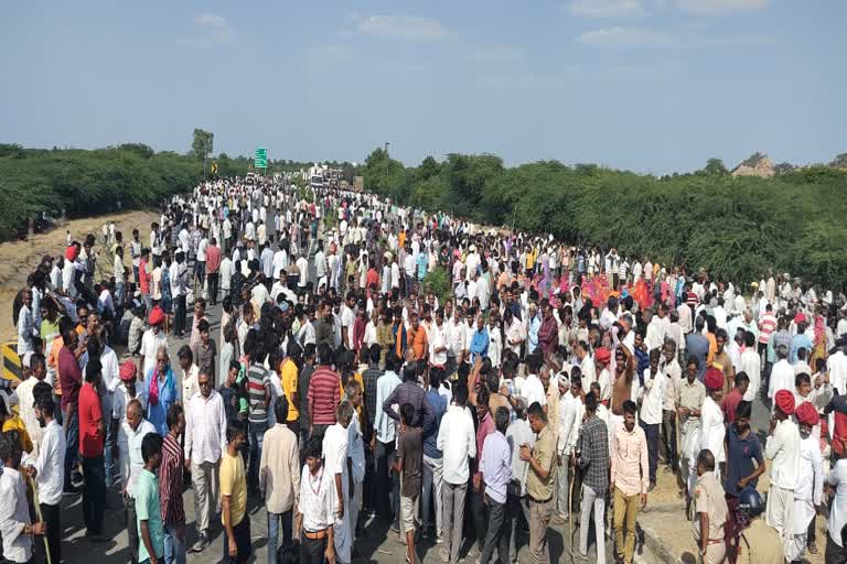 किसानों ने राष्ट्रीय राजमार्ग किया जाम