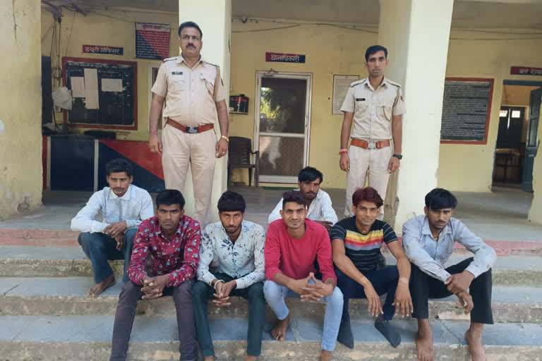 Chittorgarh police action against illegal gravel transportation, 8 vehicles seized, 7 drivers arrested