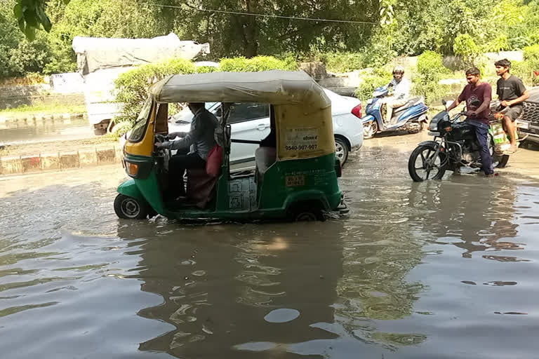 Sewer water accumulated on main road of Dwarka