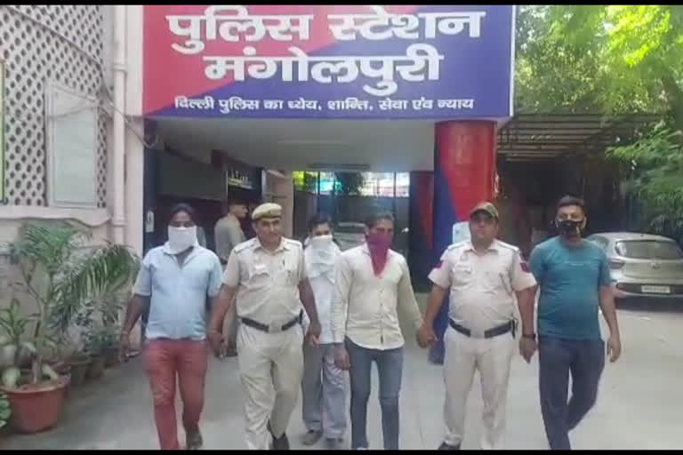 मंगोलपुरी पुलिस ने ऑपरेशन क्लीन स्वीप तहत चार जुआरियों को किया गिरफ्तार