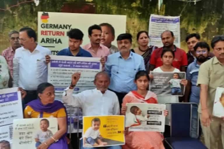 Gujarathi Couple  Indian Couple  German Government  struggle to bring their child back  German  പരിപാലനം  ഉദ്യോഗസ്ഥര്‍ എടുത്തുകൊണ്ടുപോയ  ന്യൂഡല്‍ഹി  കുഞ്ഞിനെ വിട്ടുകിട്ടാന്‍  സര്‍ക്കാരിനോട് അഭ്യര്‍ത്ഥിച്ച്  ഗുജറാത്തി ദമ്പതികള്‍  ദമ്പതികള്‍  മാതാപിതാക്കള്‍  ജര്‍മന്‍  ശിശു സംരക്ഷണ ഉദ്യോഗസ്ഥർ  ശിശു  ബന്ധുക്കള്‍  കുഞ്ഞുമായി  ദമ്പതി