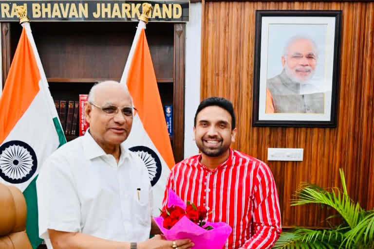 Former MLA Kunal Sharangi met Governor Ramesh Bais