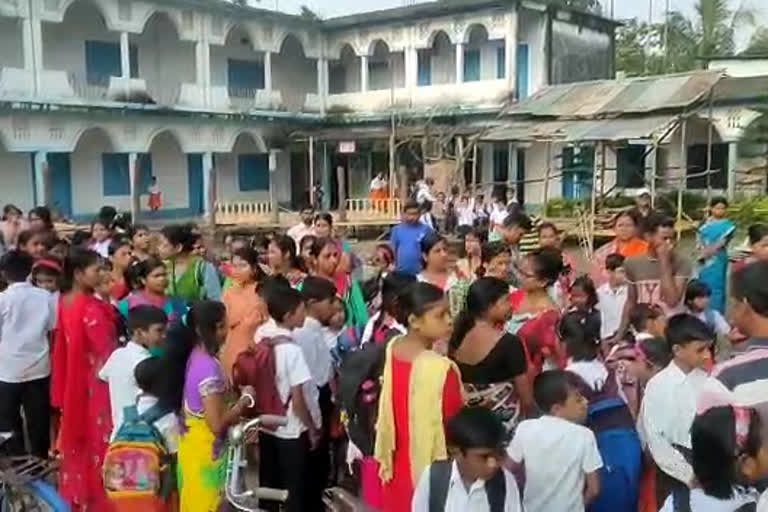 Kali Puja 2022 Bairatiguri Primary School Students Return Home Due to Security Reason in jalpaguri