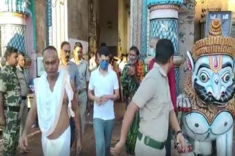 5t secretary visits puri jagannath temple