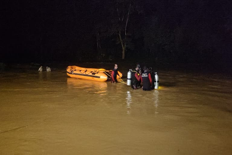 dead body of a student was found in Karamana river  Karamana river Thiruvananthapuram  Karamana river drown death  drowning death  student death Vattiyoorkavu  Vattiyoorkavu student drown death  പട്ടം സെന്‍റ് മേരീസ്  രണ്ട് വിദ്യാര്‍ഥികള്‍ ഒഴുക്കില്‍പെട്ടത്  ജിബിത്ത്  നിരഞ്ജന്‍  കരമനയാറ്റില്‍ ഒഴുക്കിൽപെട്ട വിദ്യാർഥി  ഒഴുക്കിൽപെട്ട വിദ്യാർഥിയുടെ മൃതദേഹം കണ്ടെത്തി  മറ്റൊരാൾക്കായി തെരച്ചിൽ  മുങ്ങിമരണം  വിദ്യാർത്ഥി മുങ്ങി മരിച്ചു  വിദ്യാർഥികൾ ഒഴുക്കിൽപെട്ടു  കരമനയാർ മുങ്ങിമരണം  കരമനയാറ്റില്‍ കാണാതായ വിദ്യാർഥി  കാണാതായ വിദ്യാർഥിയുടെ മൃതദേഹം കണ്ടെത്തി