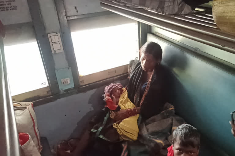 child born on moving train in Midnapore