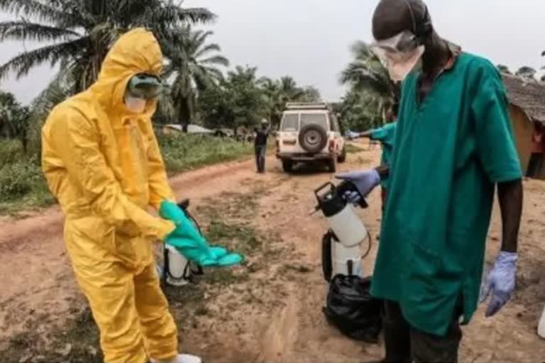 Ebola in Uganda, Uganda locks down two districts after spread of Ebola