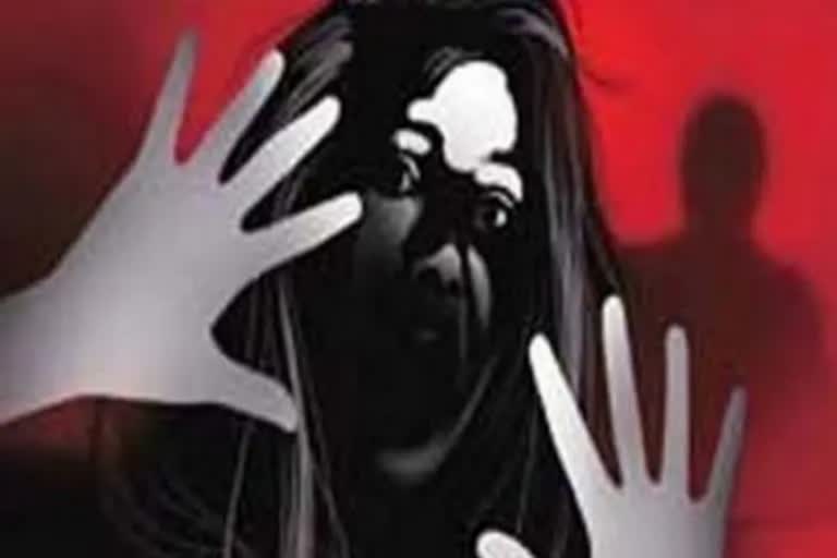 GIRL GANG RAPED LUCKNOW  UTTAR PRADESH  LUCKNOW  ലഖ്‌നൗ  ഉത്തർപ്രദേശ്  ഉത്തർ പ്രദേശിൽ യുവതി കൂട്ടബലാത്സംഗത്തിനിരയായി  കൂട്ടബലാത്സംഗം  ട്യൂഷൻ ക്ലാസ്  ലഖ്‌നൗ  ഹുസൈൻഗഞ്ച്