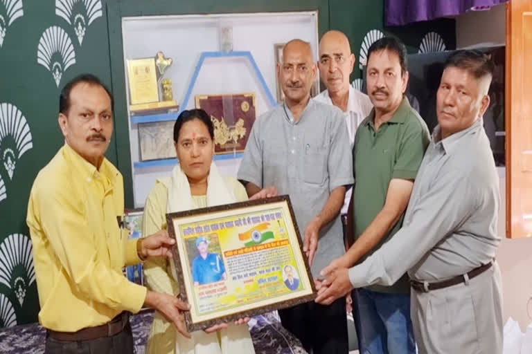 National Poet Anil Saraswat honored Jayanti Devi