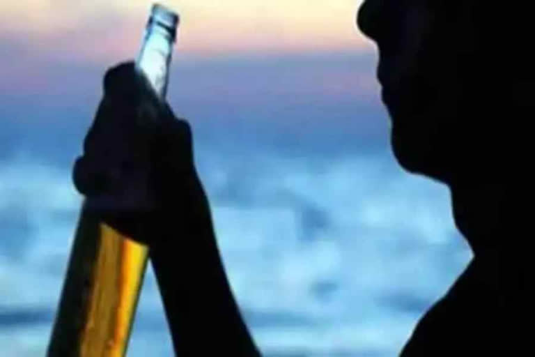 YSRCP ACTIVISTS DRINKING ALCOHOL